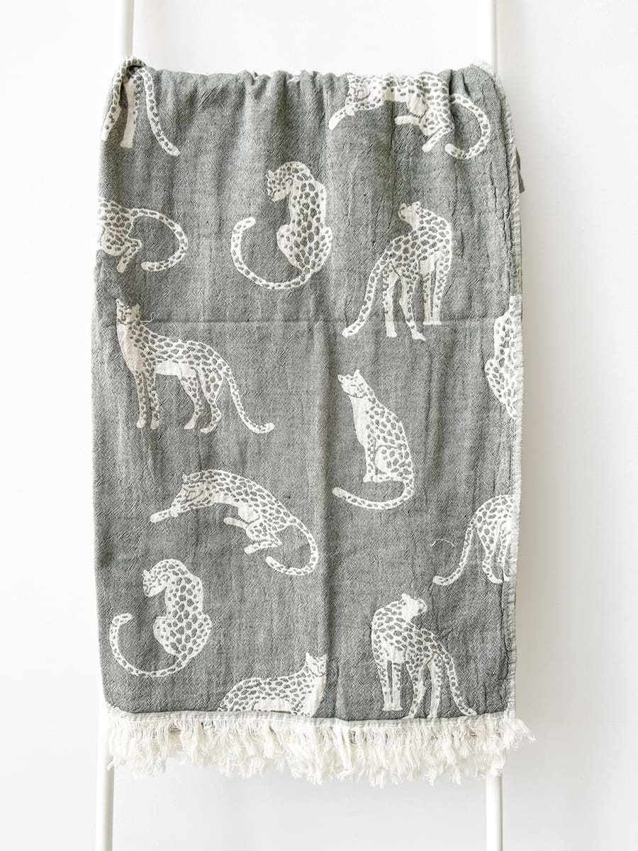 Strandtuch LEOPARDS EUCALYPTUS